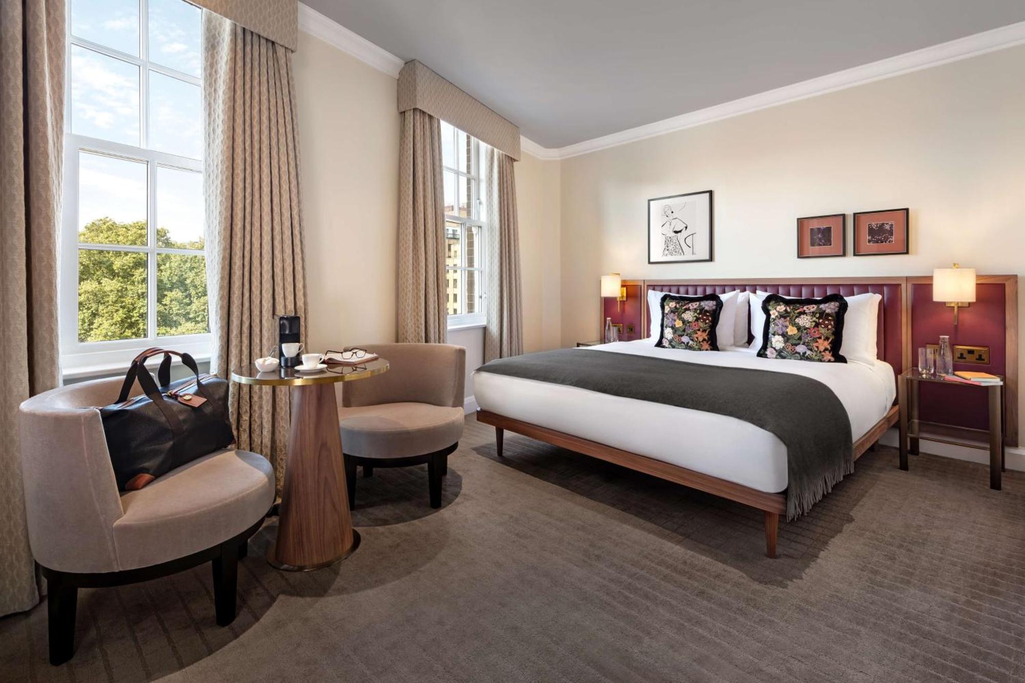 The May Fair, A Radisson Collection Hotel, Mayfair Londra Esterno foto A bedroom at The Mitre
